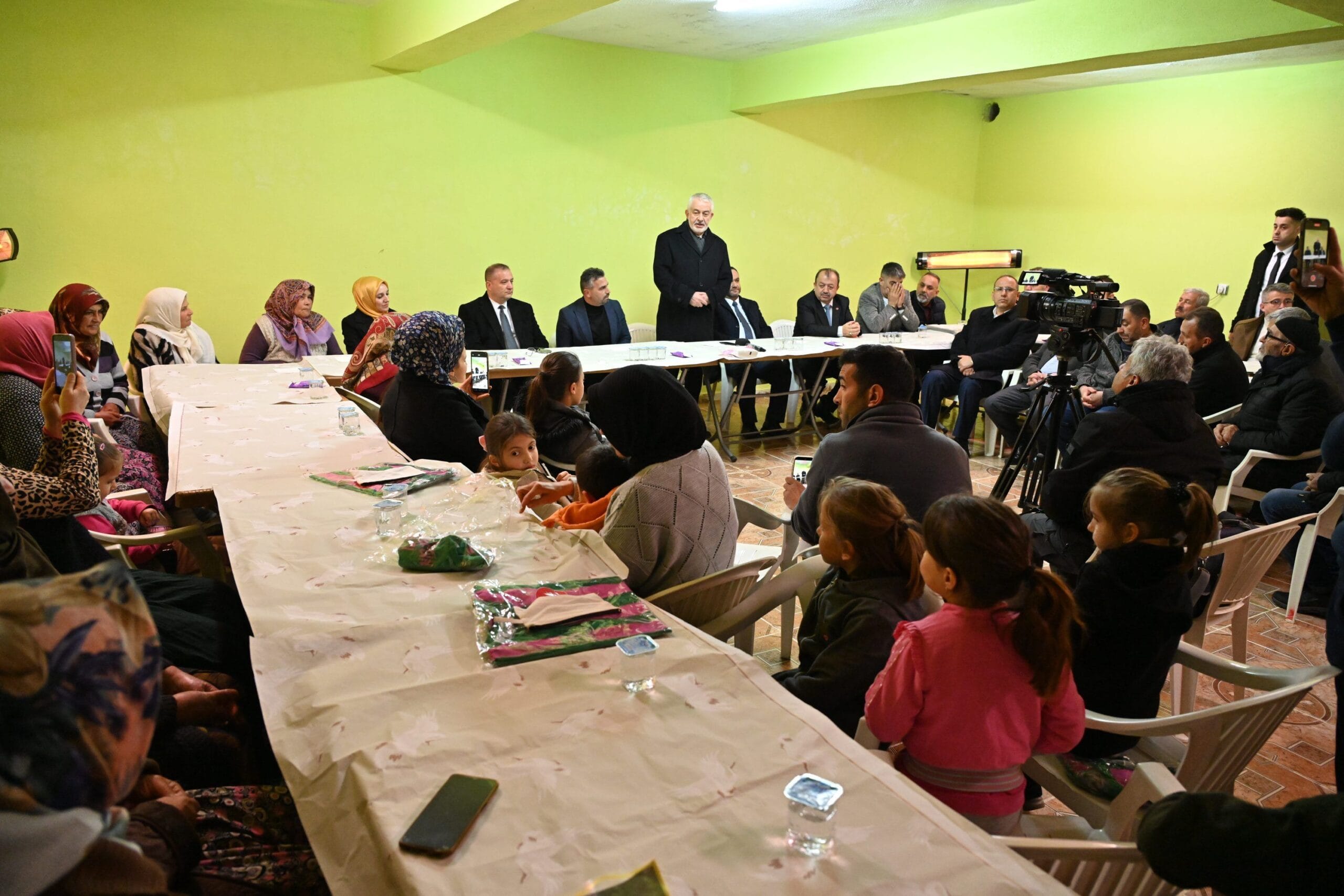 Isparta Belediye Başkanı Başdeğirmen, Bekirağalar Köyü'nde Vatandaşlarla Kucaklaştı: Sorunlar Yerinde Dinlendi, Çözüm Sözleri Verildi