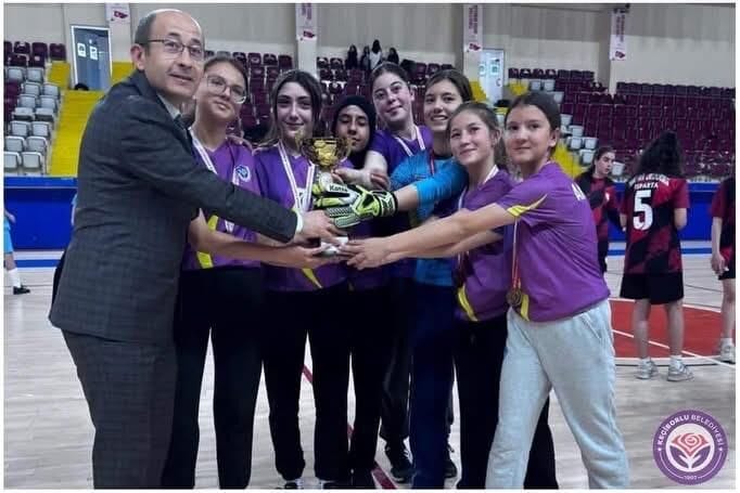 Keçiborlu'dan Çifte Şampiyonluk Gururu: Başkan Parlak'tan Genç Sporculara Övgü ve Destek Sözü