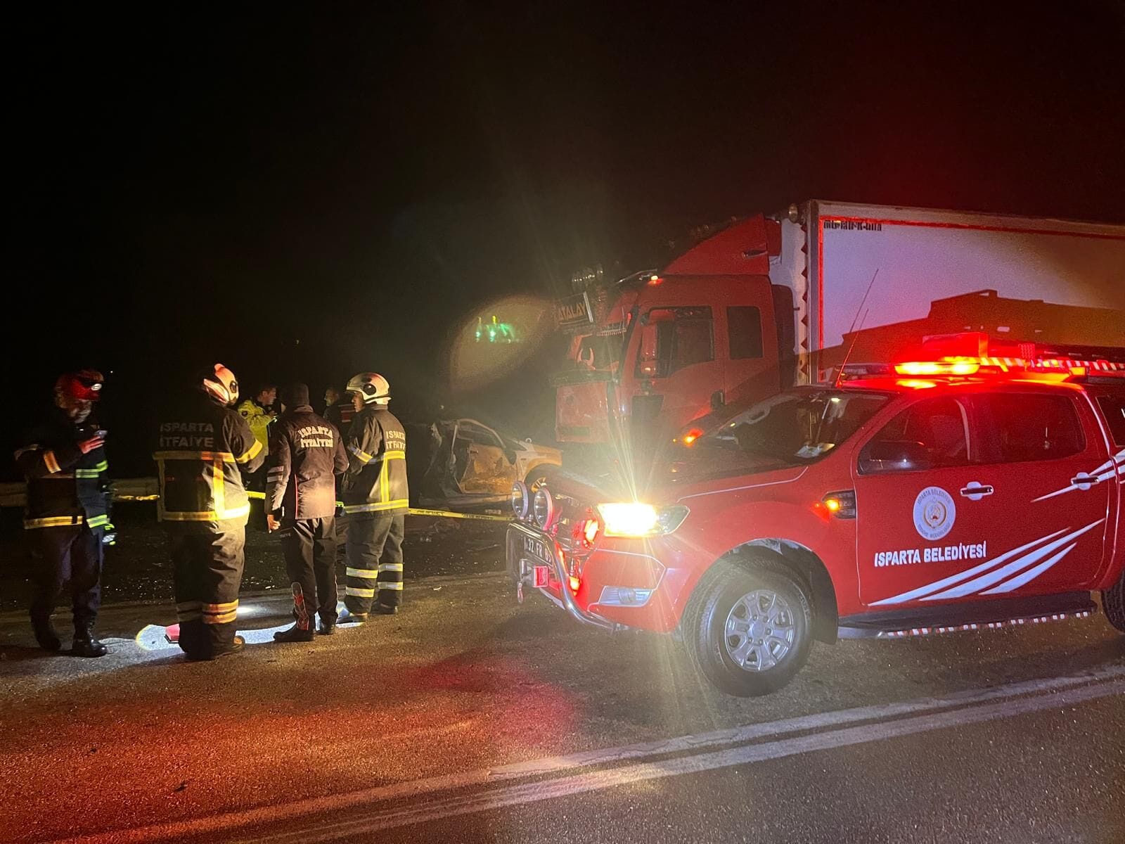 Isparta-Antalya Karayolu'nda Trajik Kaza: Bir Can Kaybı, Dört Yaralı Hastaneye Kaldırıldı